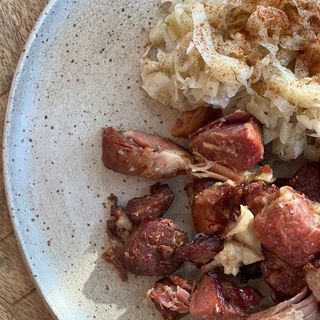 Carne la garnita cu varză murată