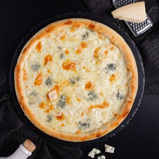 Pizza Quattro Formaggi XL Ø 36 cm