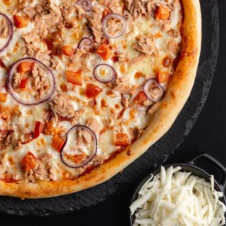 Pizza Ton Mini cu rosii si ceapa