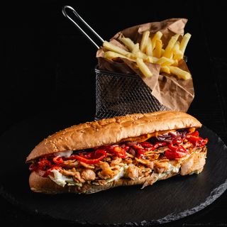 Sandwich Pui Rotisat + 1 portie de cartofi