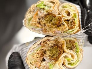 Shaorma Falafel + 1 portie de cartofi PAI