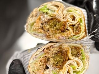2 Wrap falafel + 1 portie de cartofi