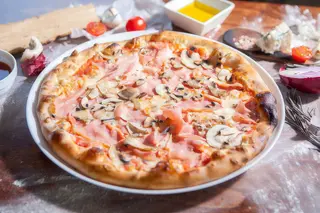 Pizza Prosciutto e Funghi