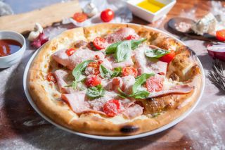 Pizza Mortadella e Jalapeño