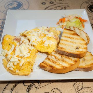 Omletă Cu Șuncă Și Mozzarella