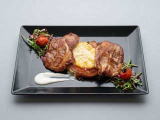 Ceafa de porc sous vide cu cartofi gratinati