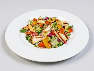 Salata cu Halloumi la gratar 