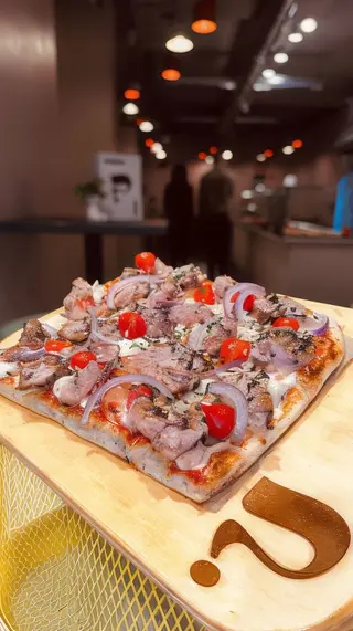 Pizza Ton Steak