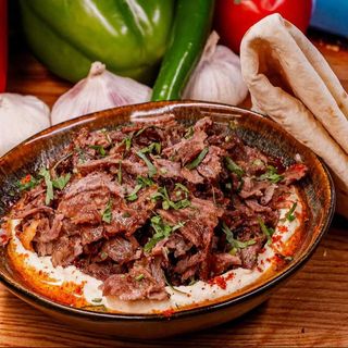 Hommous with Beef Shaorma + 1 Lipie Saj
