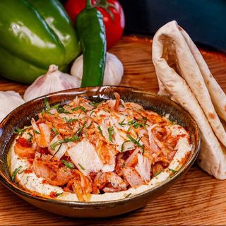 Hommous with Chicken Shaorma + 1 Lipie Saj
