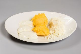 Mămăliguța cu brânza și smântâna