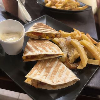 Quesadilla de pui cu cartofi