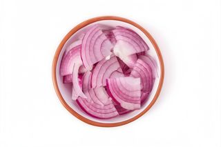 Salată de ceapă roșie