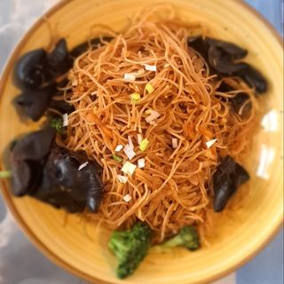 Spaghete cu broccoli și urechi de lemn