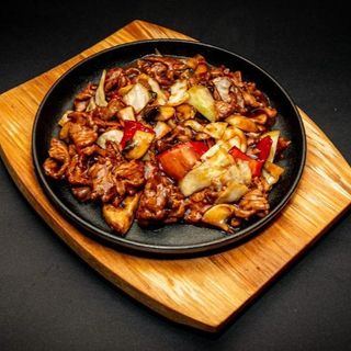 Carne de porc pe plita incinsa