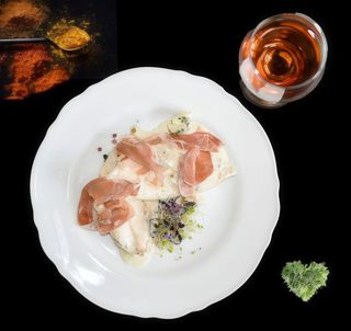 Piept de pui în sos gorgonzola și prosciutto crudo