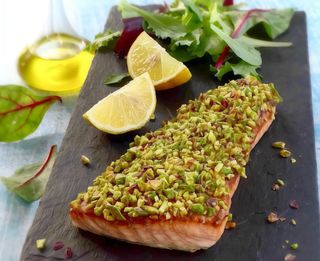 Filet de somon in crusta de fistic