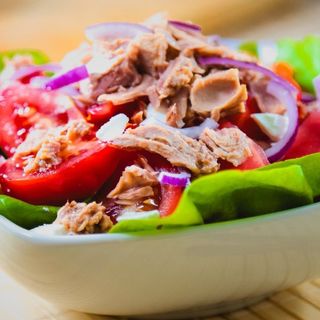 Salată de pui cu migdale