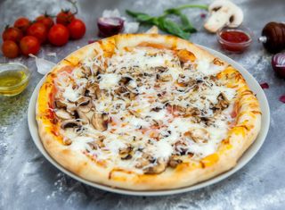 Pizza Prosciutto e Funghi