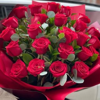 Buchet 25 trandafiri roși