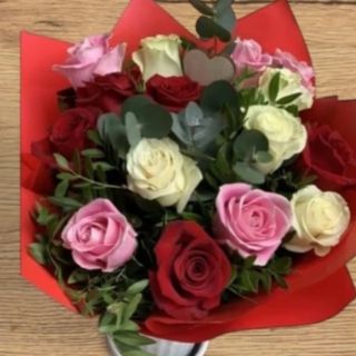 Buchet 15 trandafiri colorați