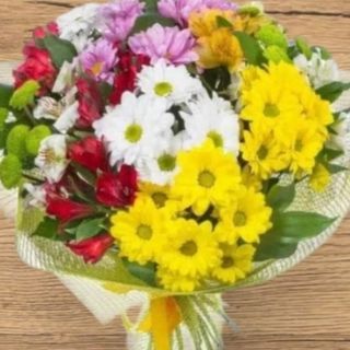 Buchet 11 fire crizanteme colorate și Astromeria