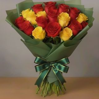 Buchet 19 trandafiri soșu galben