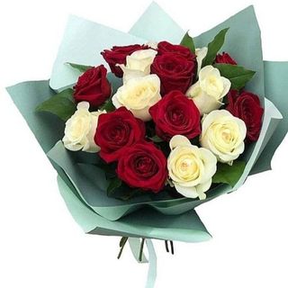 Buchet 15 trandafiri alb roșu