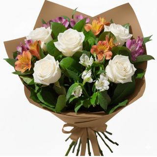 Buchet trandafiri albi & astromeria