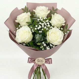 Buchet 5 trandafiri albi ,gipsofila,cico!