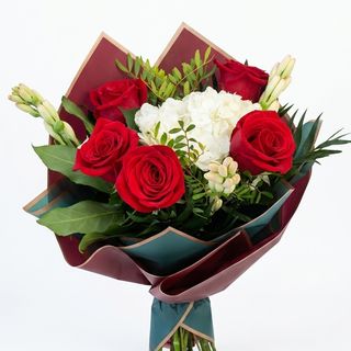 Buchet tuberoze parfumate & rosa Red Hortensia