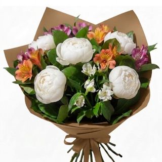 Buchet bujori albi & astromeria colorata