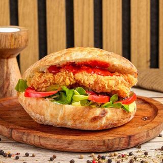 Meniu Sandwich Mr. Crispy cu Brânză Cheddar