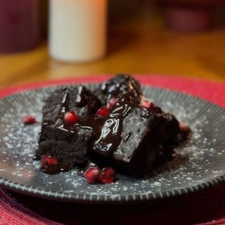 Tartă de ciocolată cu fructe roșii