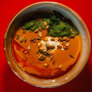 Supă cremă de dovleac și nuci