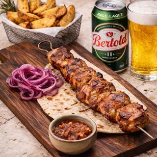 Shashlik de porc + cartofi + bere Bertold
