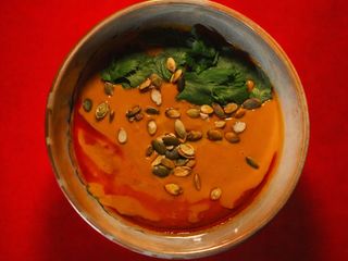 Supă cremă de dovleac și nuci