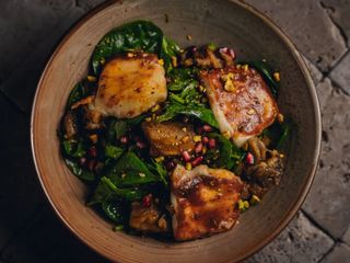 Salată cu vinete coapte si brânză vegetală