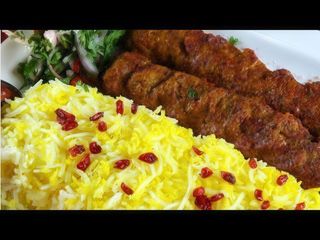 Kafta kebab vita la farfurie 