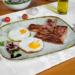 Ochiuri cu bacon