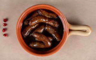 Makanek cu sos de rodii