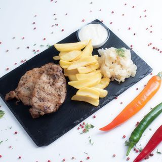 Meniu Muschiulet de porc in ierburi providence la gratar