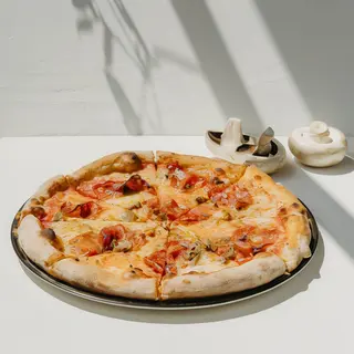 Pizza cu salam Spianata și hribi