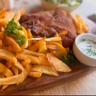 Ciolanul Carolina cu cartofi prăjiți 900g