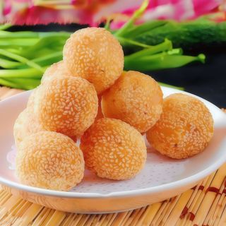 N4. Găluști susan cu umplutură cremă vanilie și alune (10 buc.) 芝麻球