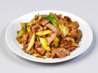 M2. Oaie cu prazi 葱爆羊肉