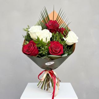 Buchet 7 Trandafiri “Clasicul Perfect"