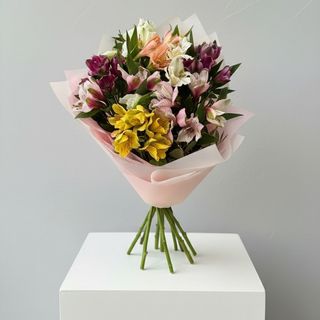 Buchet Colorat cu 9 Alstroemeria