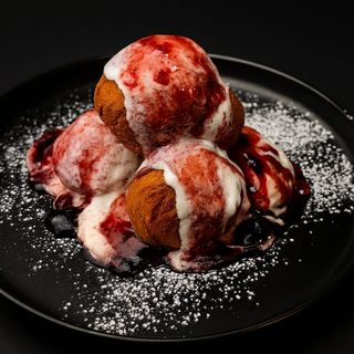 Papanasi cu Smantana si Dulceata 350 Gr.