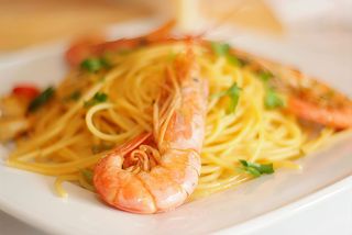 Paste integrale cu creveti si zuchini
